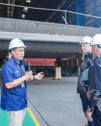 Heinen Hopman Indonesian shipyard tour.